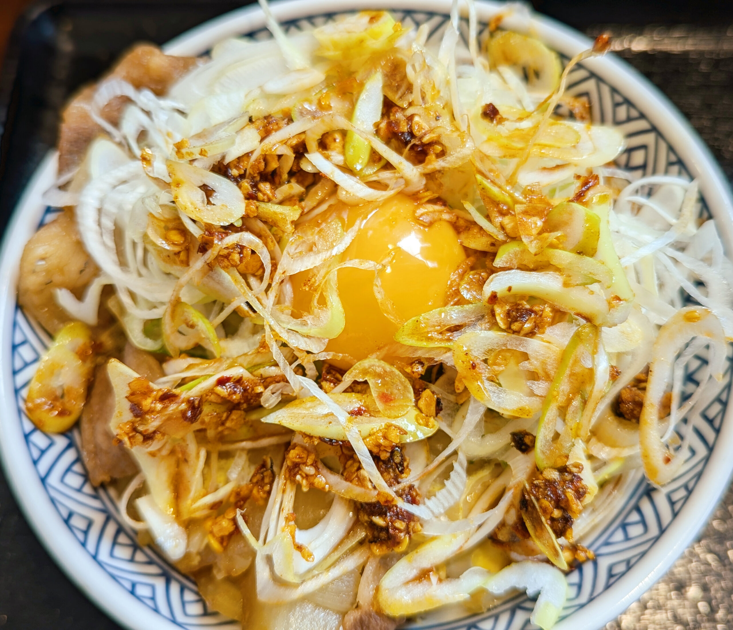 ねぎラー油月見牛とじ丼