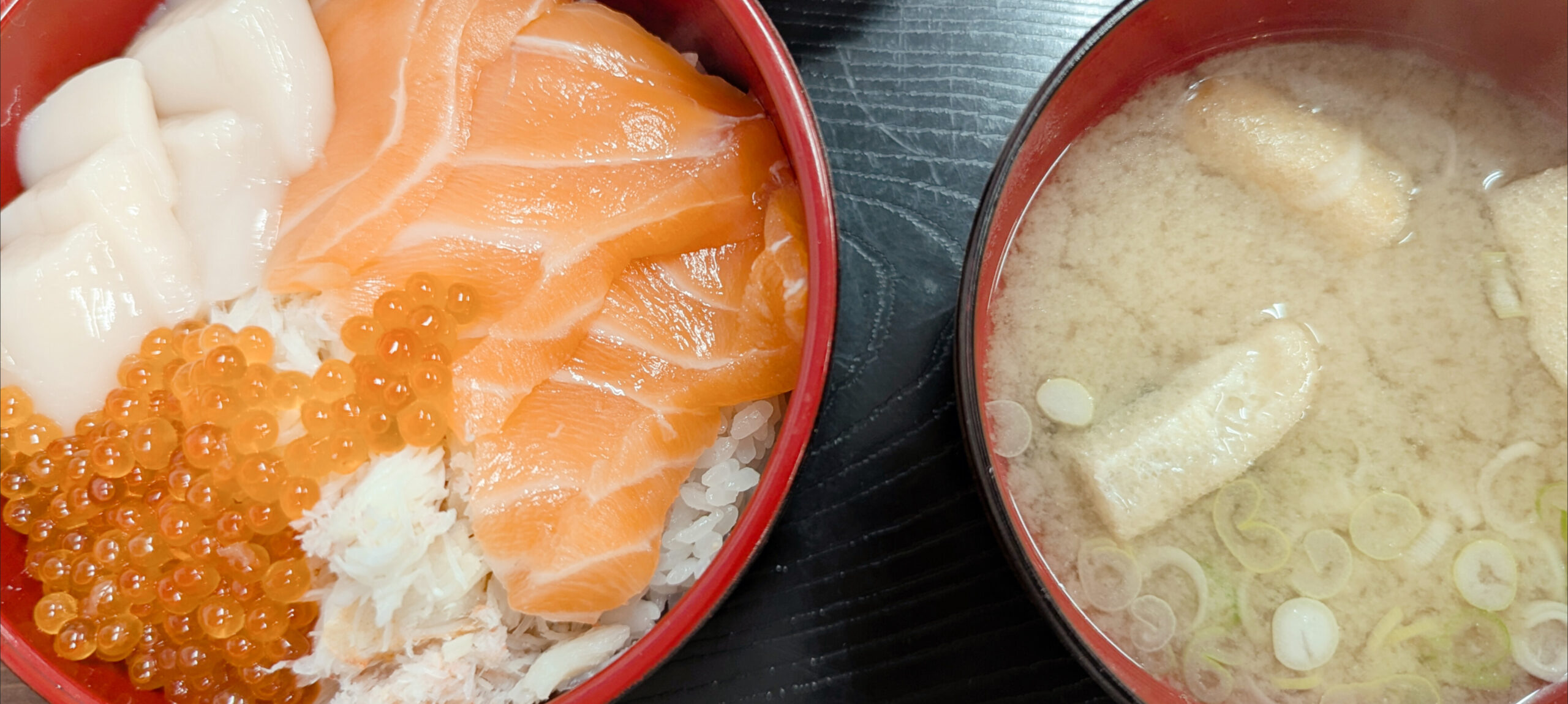 定食めし屋のサーモン・ホタテ・かに・いくら丼
